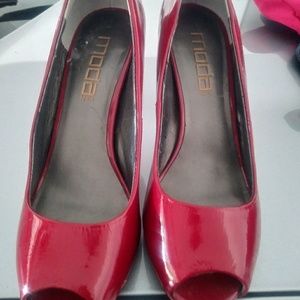 Red pumps